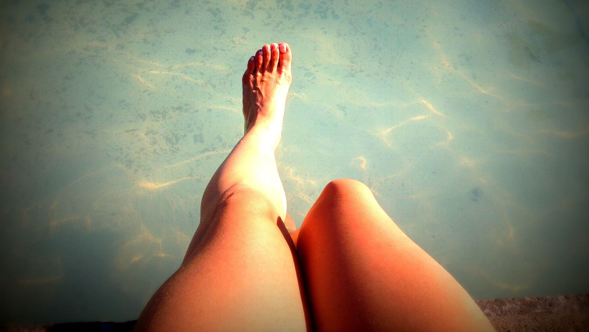 2 bare feet